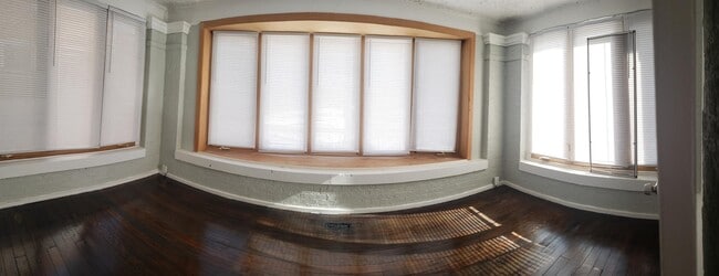 Building Photo - 7320 S Oglesby Ave