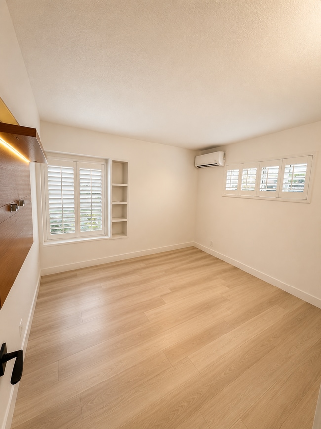 Building Photo - 7690 El Chaco Dr