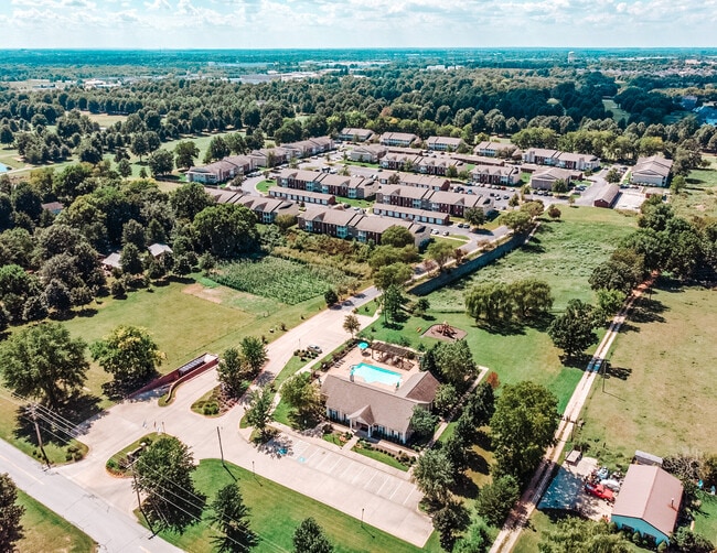 Villages of Cross Creek Apartments in Rogers, AR