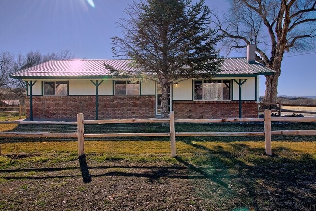 FURNISHED 3bed/3bath palisade home - FURNISHED 3bed/3bath palisade home
