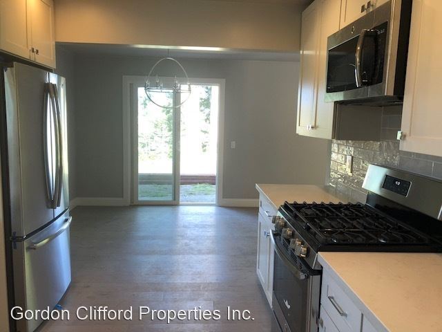 Building Photo - 3 br, 1 bath House - 638 LARCHMONT DR