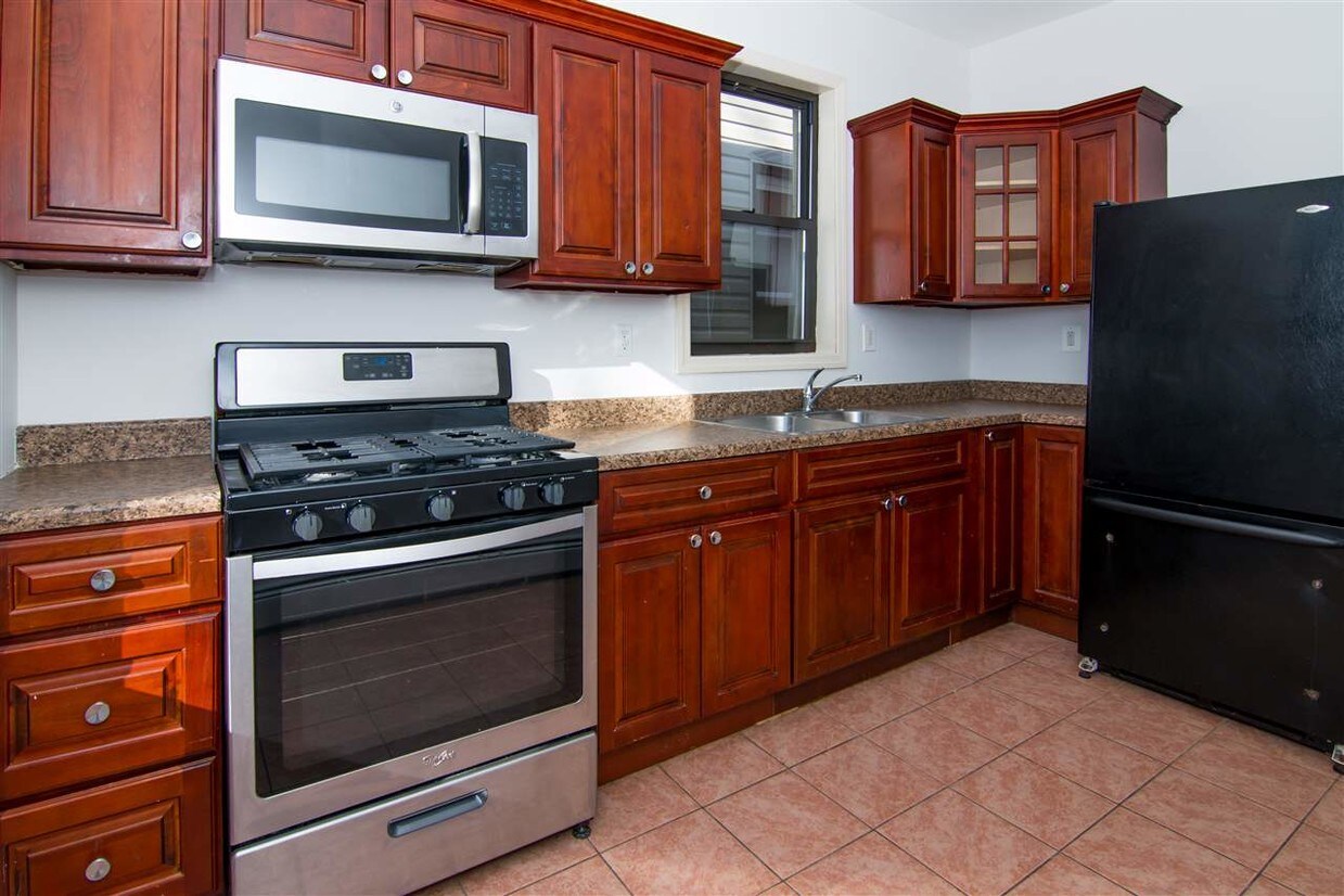 21 Woodlawn Ave, Jersey City, NJ 07305 Apartment for Rent in Jersey