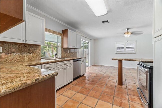 5807 NE 21st Ave photo'