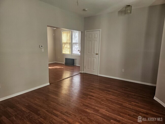 Foto del edificio - 421 River Dr