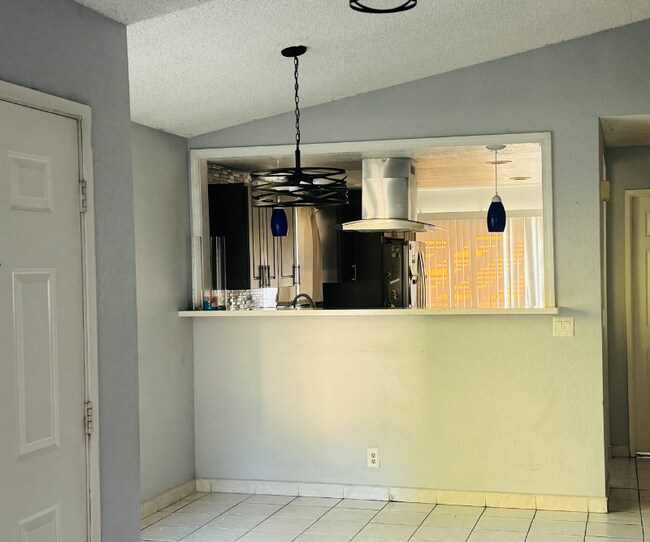 Building Photo - 209 Riverview Dr