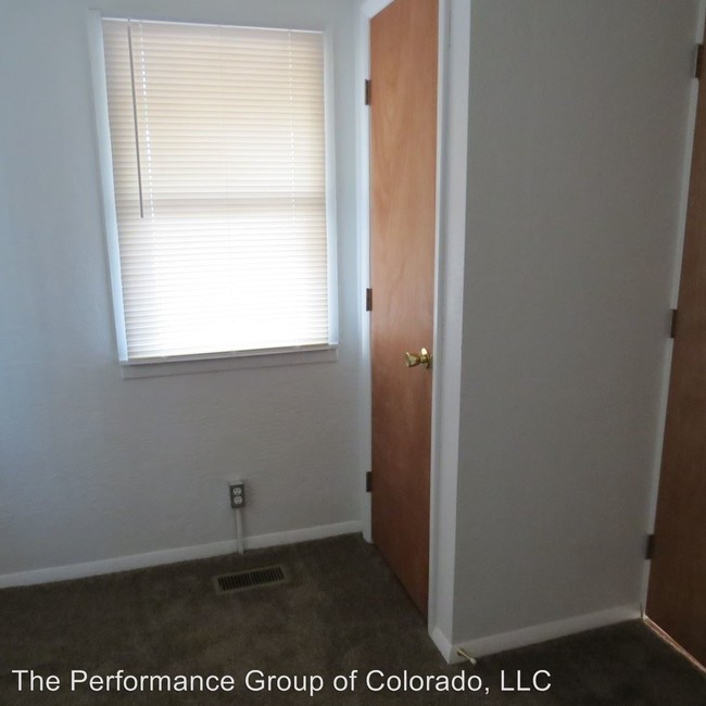 Building Photo - 2 br, 1 bath House - 1115 Elm St