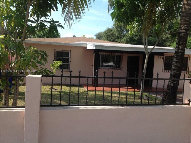 Foto del edificio - 1330 NE 153rd St