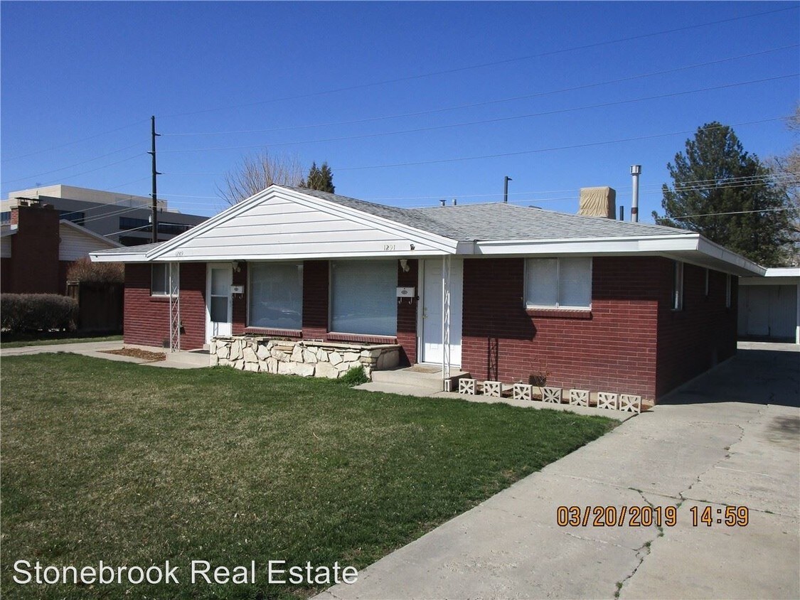 Primary Photo - 2 br, 1 bath Apartment - 1289-1291 Oros Ave