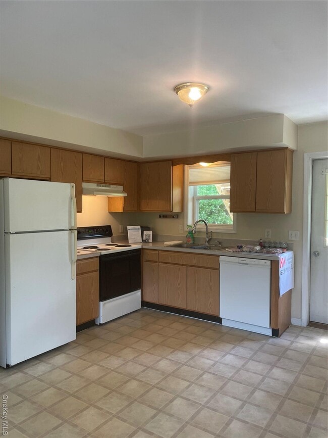 Building Photo - 696 South St