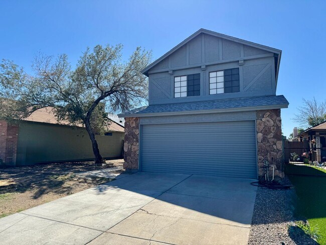 Building Photo - Remodeled 3 Bedroom/2.5 Bath 2 Story Home ...