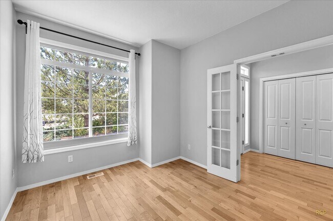 Foto del edificio - 15097 Spy Glass Ln