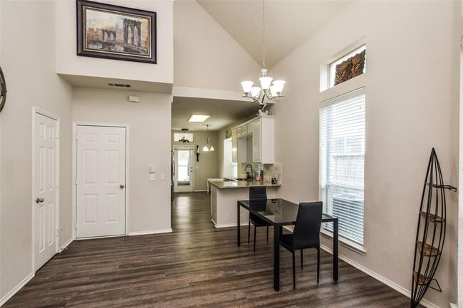 Building Photo - 7131 Drummond Dr