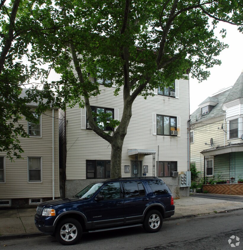 Foto del edificio - 59 Brill St