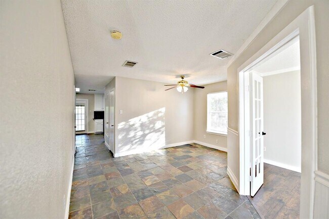 Foto del edificio - 511 Cripple Creek Rd