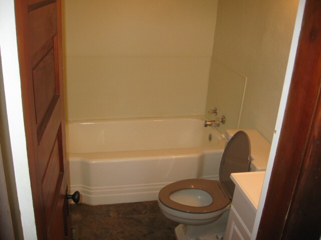 Building Photo - 824 N 9th St