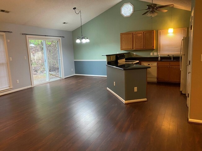 Open living/kitchen - 115 Hyacinth Lane