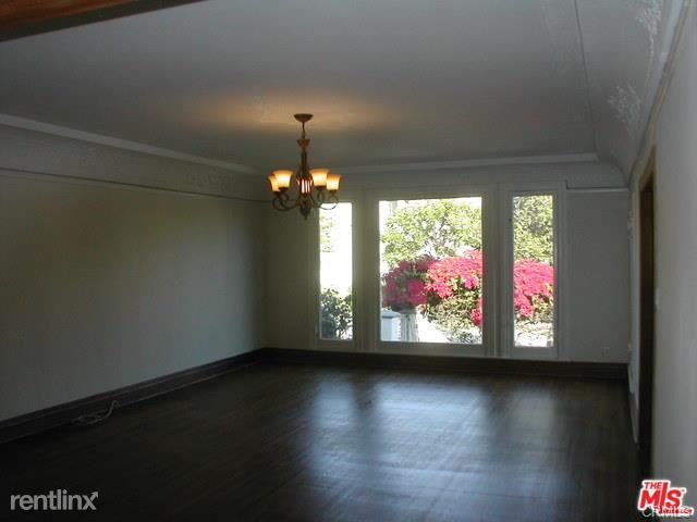Building Photo - 857 S Sycamore Ave