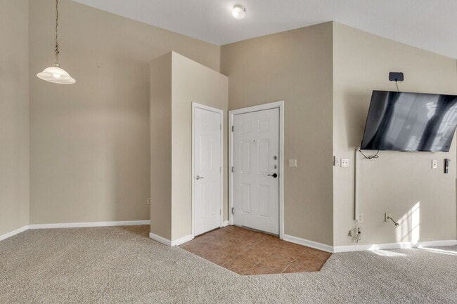 Building Photo - 5714 N Gibralter Way