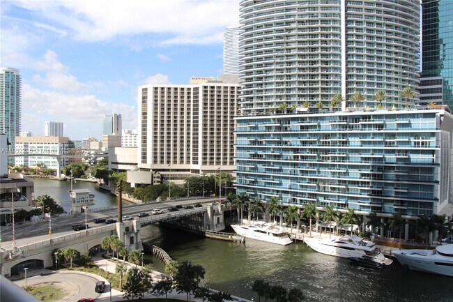 Building Photo - 475 Brickell Ave