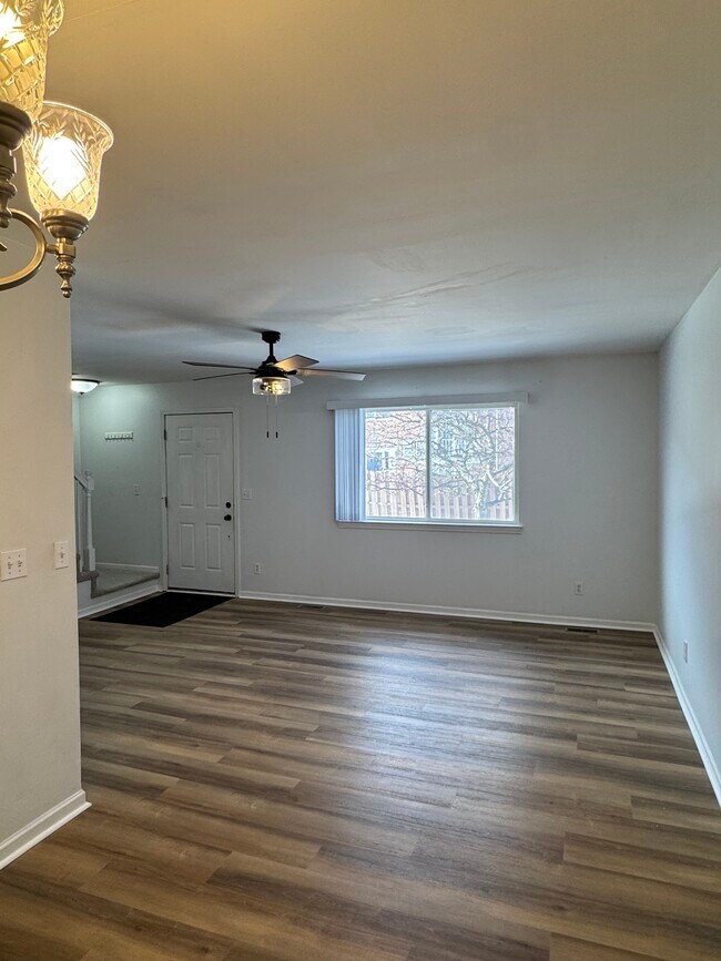 Foto del edificio - 28187 Raleigh Crescent Dr