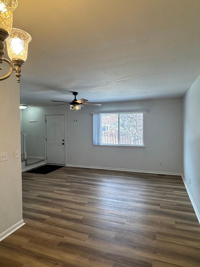 Building Photo - 28187 Raleigh Crescent Dr