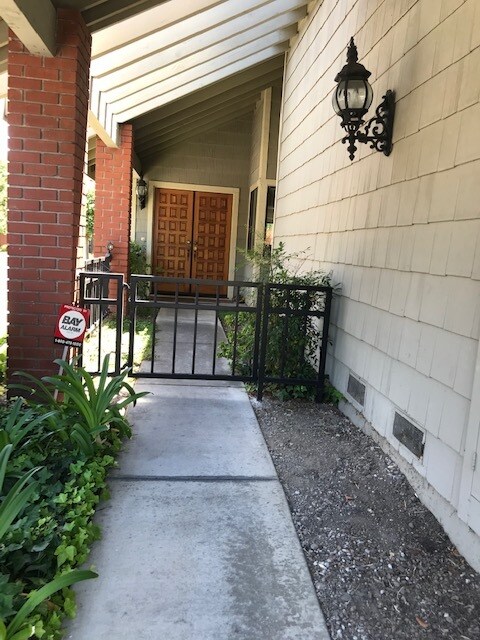 Building Photo - 18882 Biarritz Ln