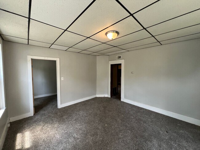 Building Photo - 5915 Cable Ave