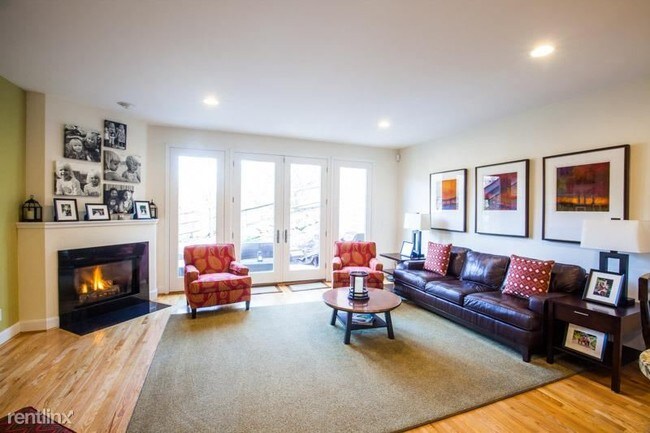 Building Photo - 2 br, 2.5 bath Townhome - 752 Delta 4 Unit 4