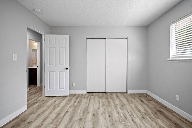 Building Photo - 1074 Cedar Way