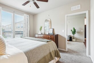 45-web-or-mls-100 Myrtle St - Unit 310 - 009.jpg - Weston Park at Longwood Station