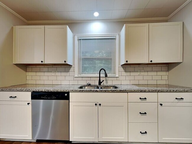 Building Photo - 7109 E 104 St