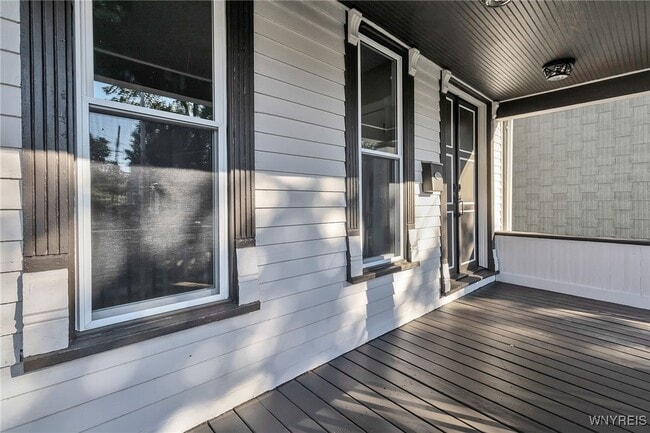 Building Photo - 2 Dewitt St