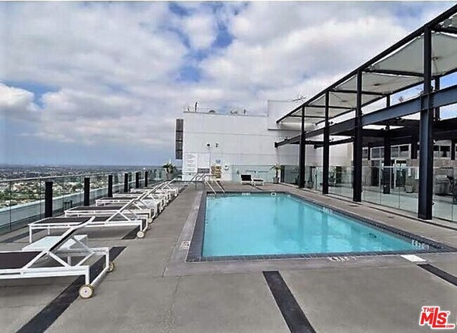 Foto del edificio - 3810 Wilshire Blvd