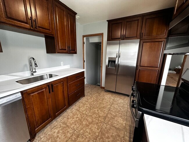 Foto del edificio - 3858 Wooddale Ave S
