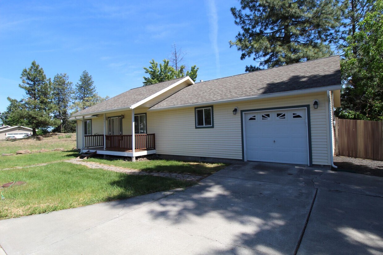 1613 6th St. Cheney, WA 99004 Nukey Real... House Rental in Cheney