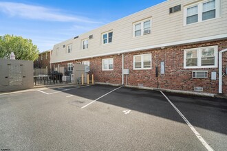 Building Photo - 211 N Coolidge Ave