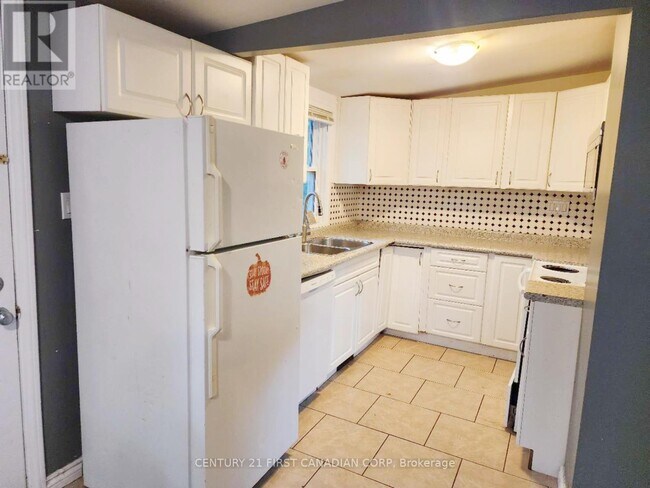 Building Photo - 648 Oxford St E