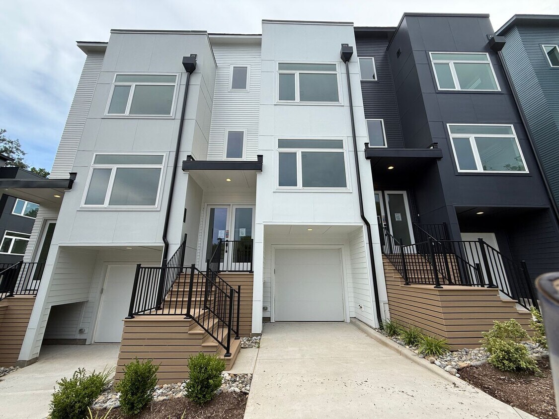 Foto principal - Luxurious New Construction 4BD, 4BA Downto...