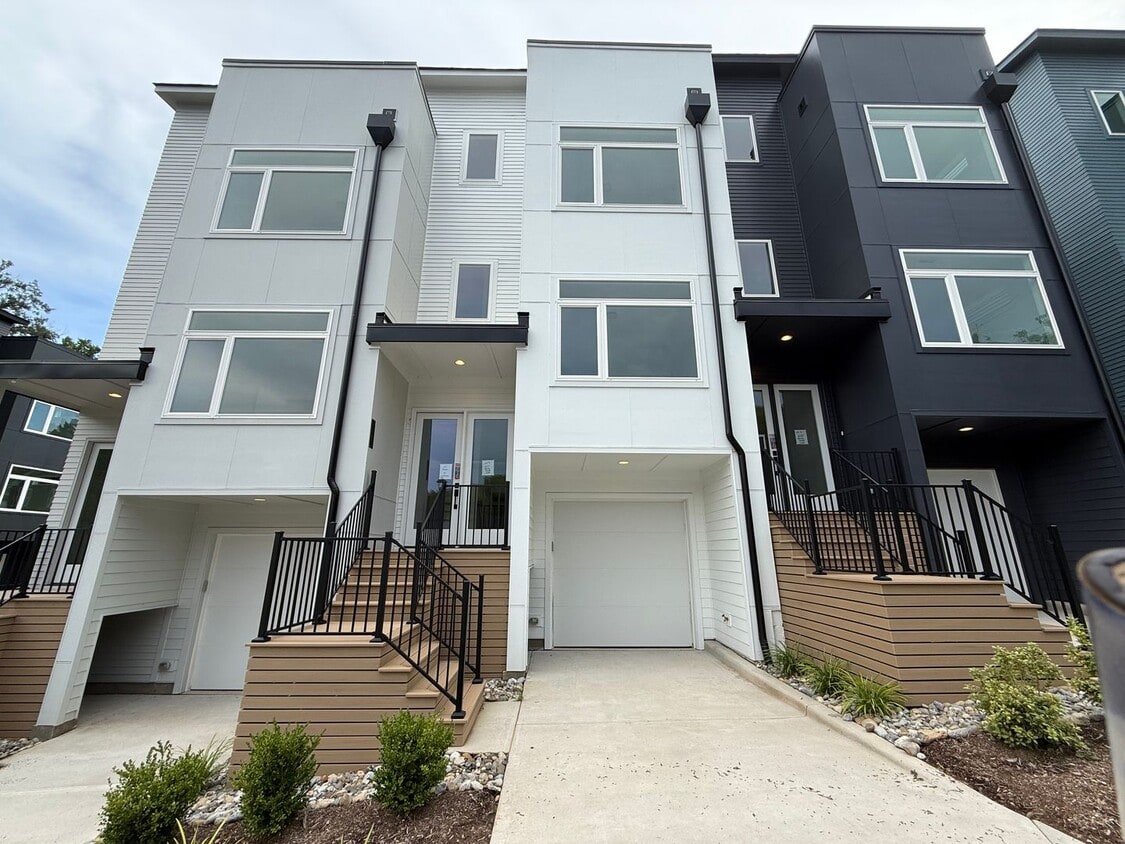 Primary Photo - Luxurious New Construction 4BD, 4BA Downto...