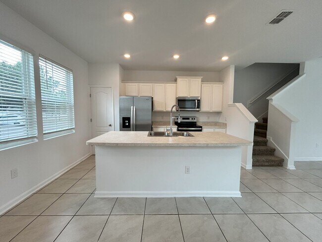Foto del edificio - NEWER BUILD, SPACIOUS 3 Bedroom, 2 Bath To...