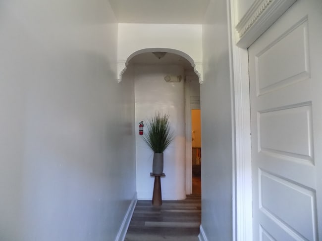 Building Photo - 2920 Parkwood Ave