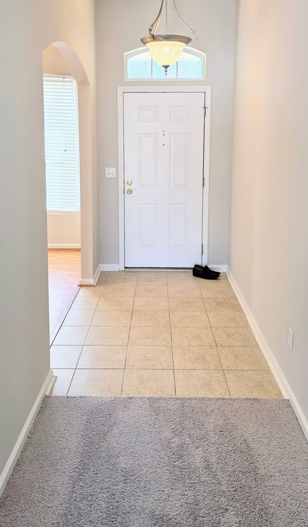 Foto del edificio - Cosey Cul-De-Sac Living in the Desirable Foxchase Community!