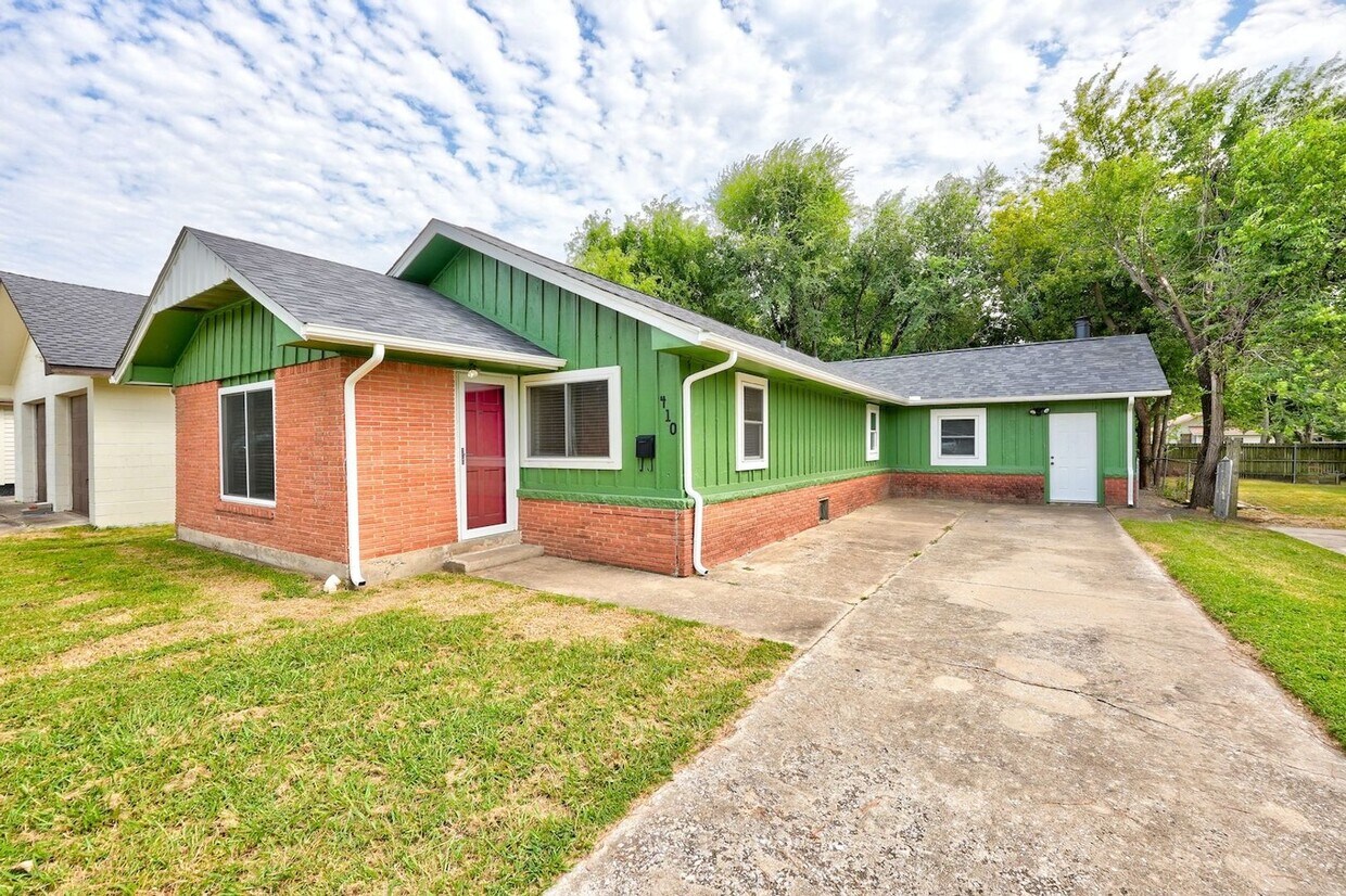 Primary Photo - 4 bed 2 bath home in Norman