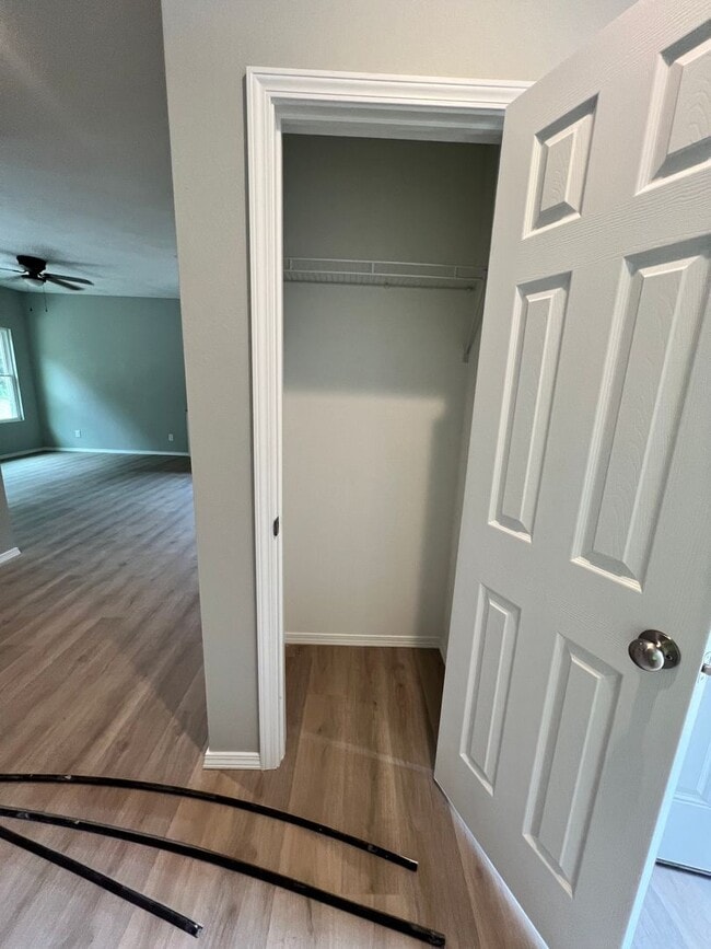 Building Photo - 4 bedroom 2 bath Bolivar MO