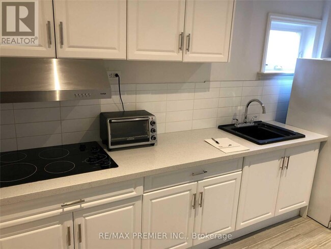 Photo du bâtiment - 44 Peacham Crescent