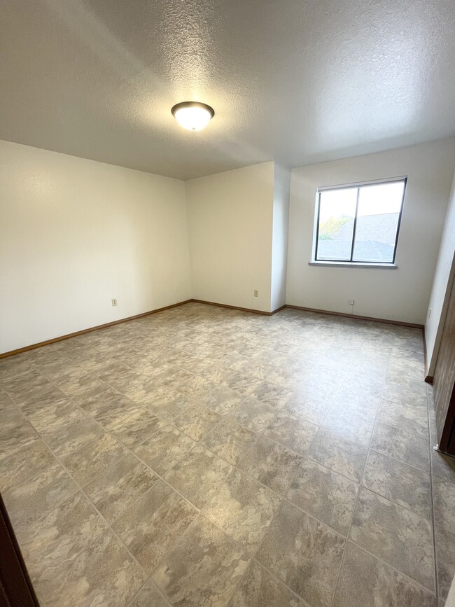 Building Photo - 2855 Glen Creek Pl