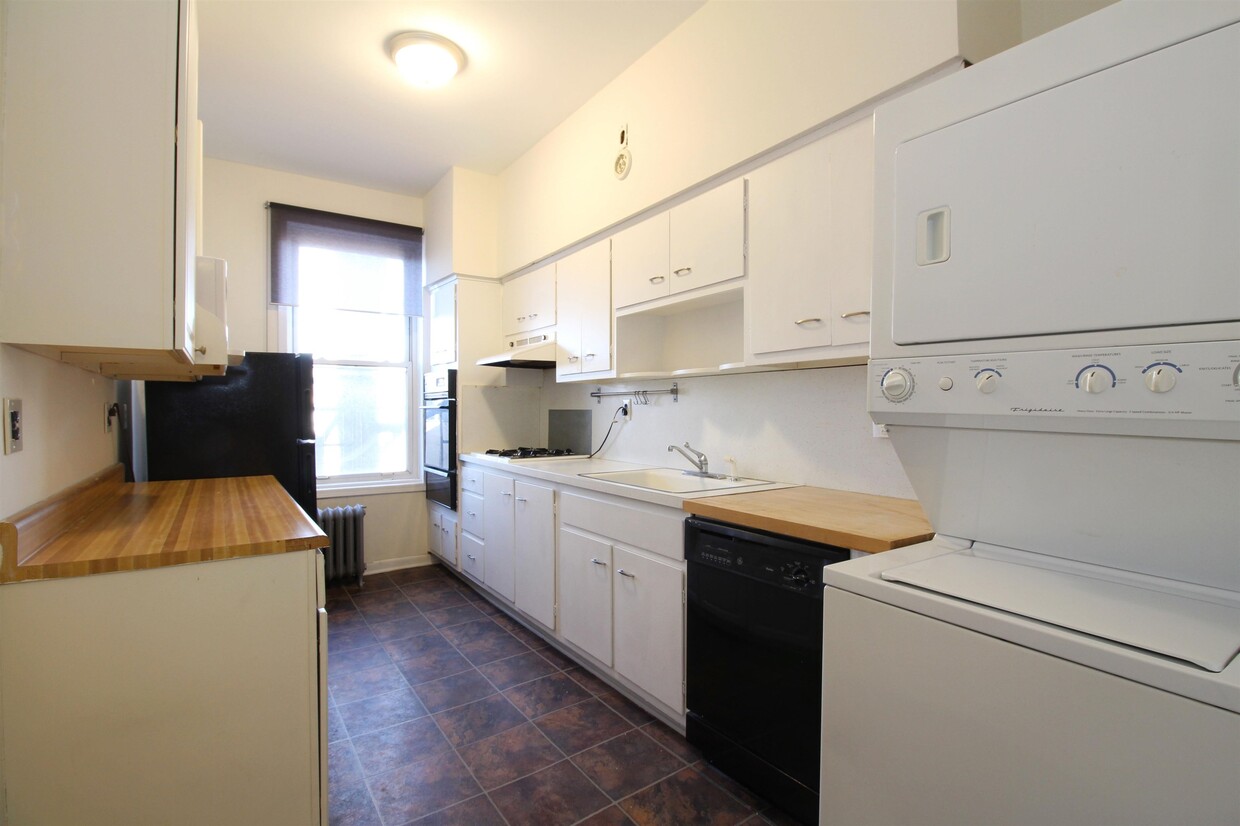 Primary Photo - 704 Washington St