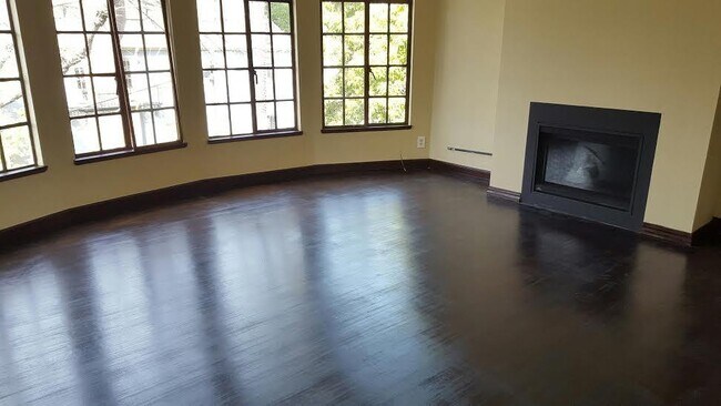 Photo - 2320 Le Conte Ave Apartments