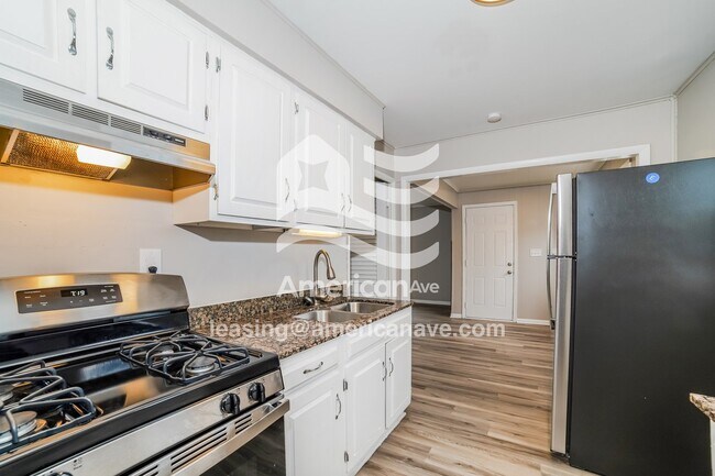 Building Photo - 4027 N Bryer Pl