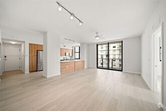 Building Photo - 555 NE 8th St